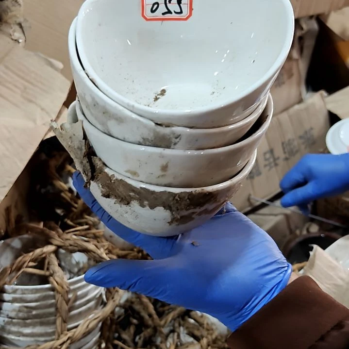 摆件盘子碗茶壶啥都有