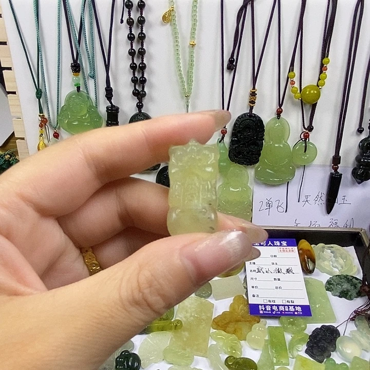 蛇纹石玉未镶嵌颈饰75