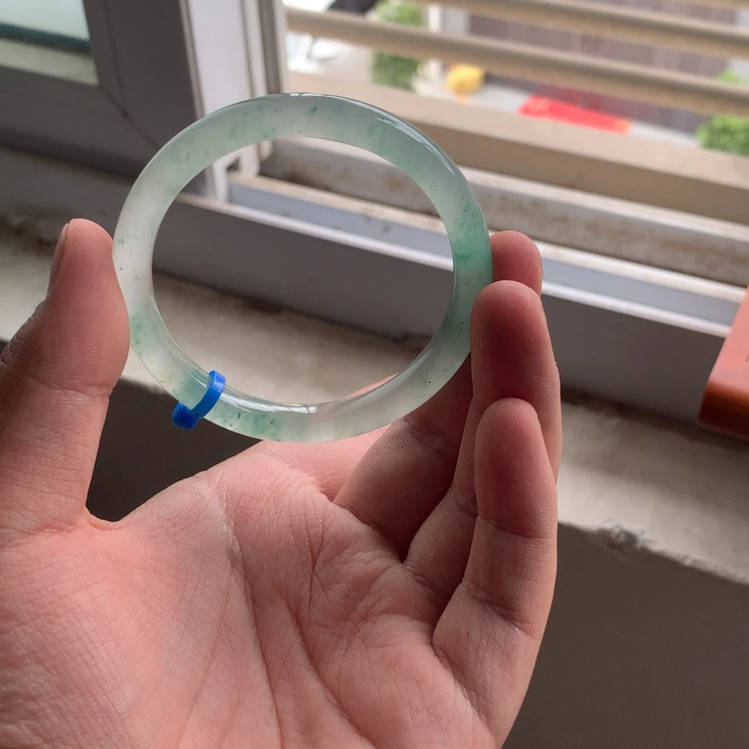 石英质玉手镯未镶嵌Z***。