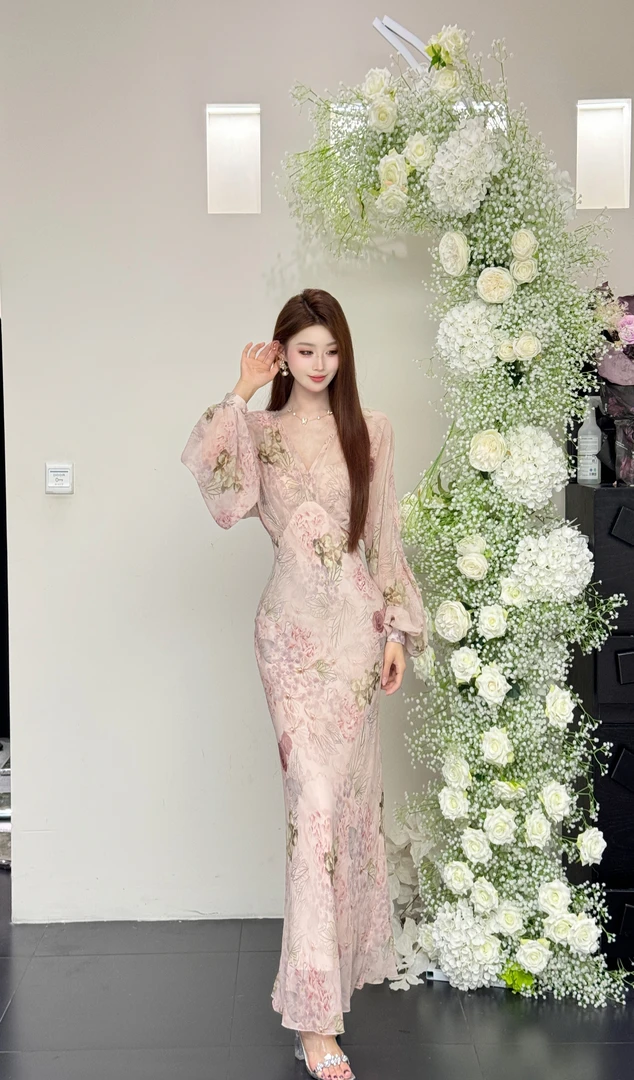 【现货】【风铃花语】夏季V领提花高级感显瘦收腰连衣裙25805