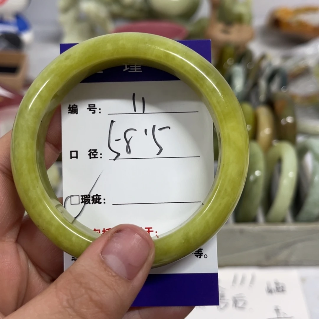 蛇纹石玉手镯未镶嵌