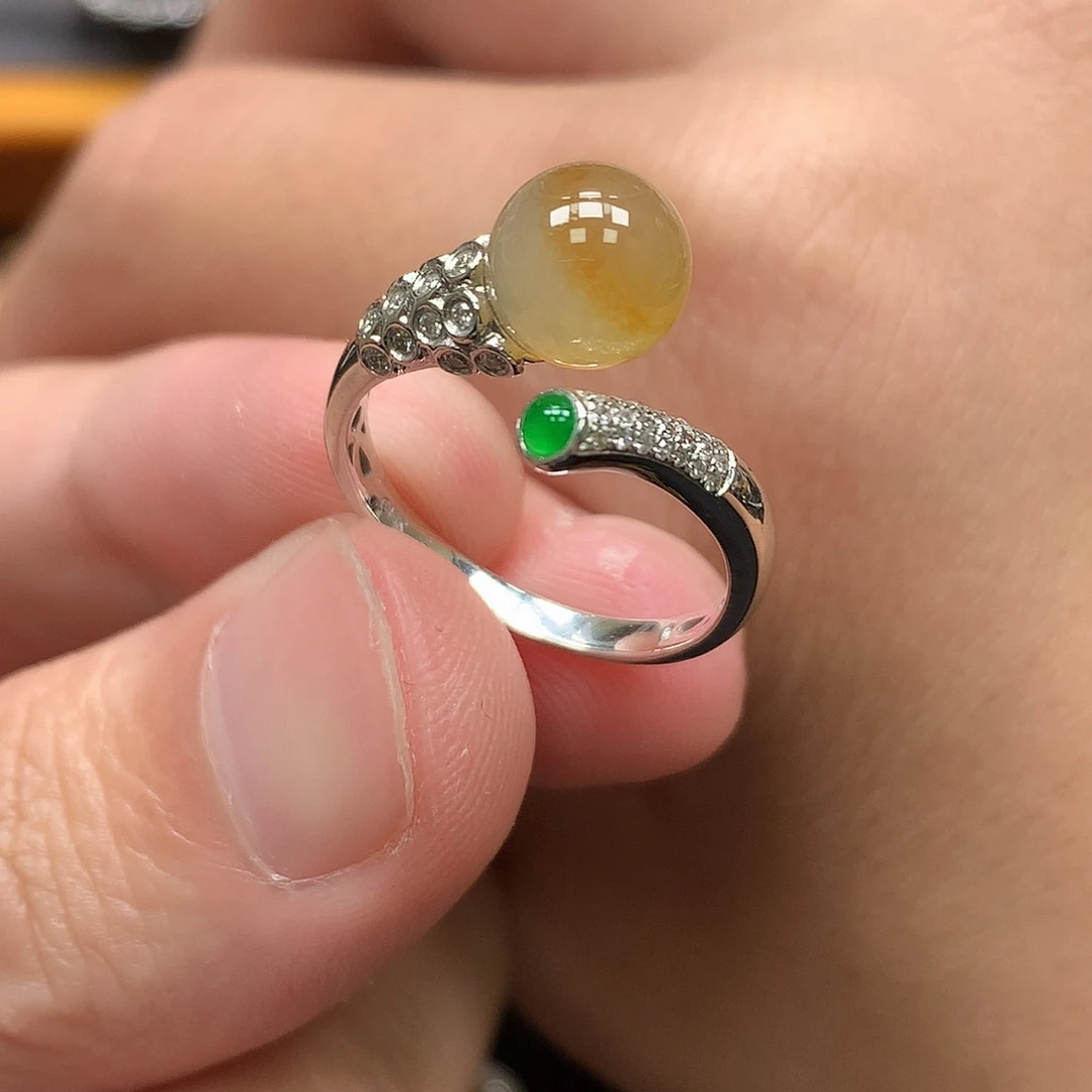 翡翠18K金镶嵌戒指