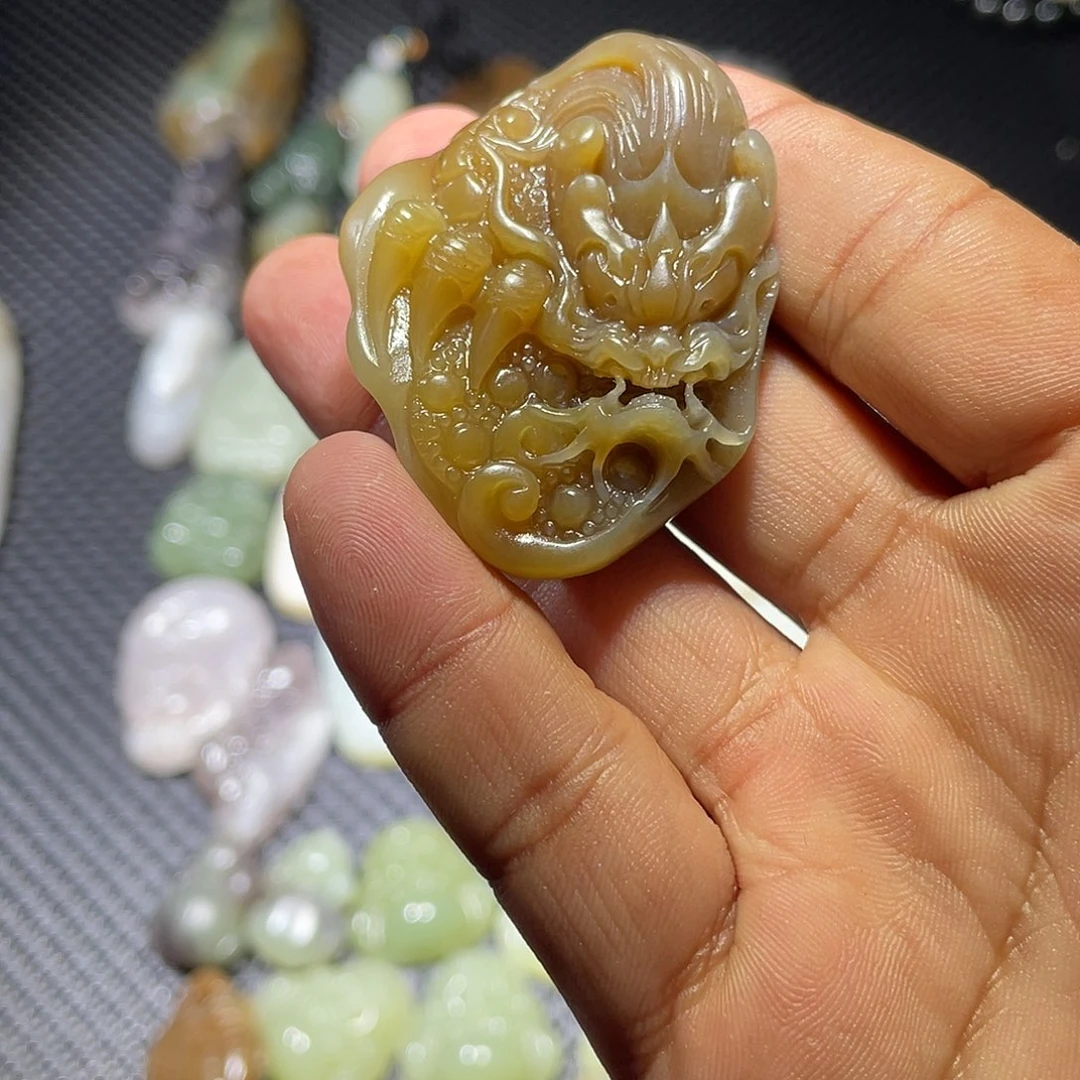 鬼***窍和田玉未镶嵌颈饰