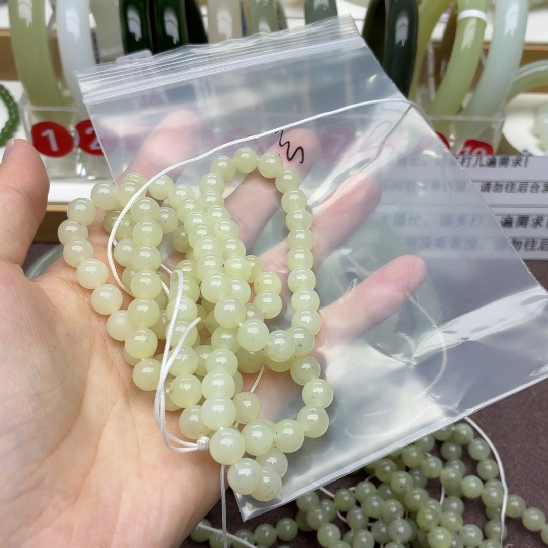 小***云和田玉未镶嵌手镯