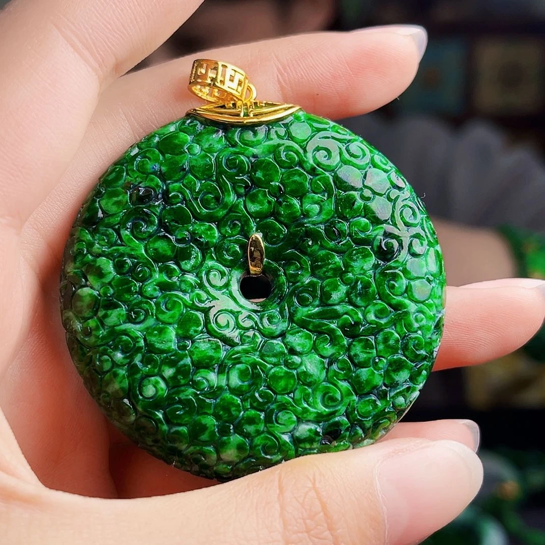 颈饰18K金镶嵌翡翠多样性