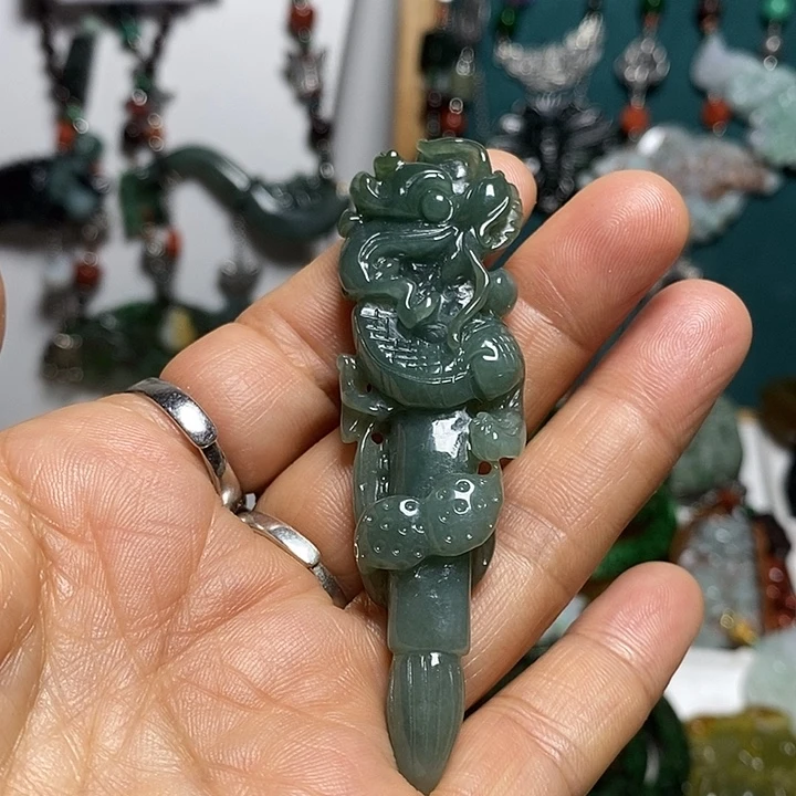 翡翠未镶嵌吊坠(赠链)