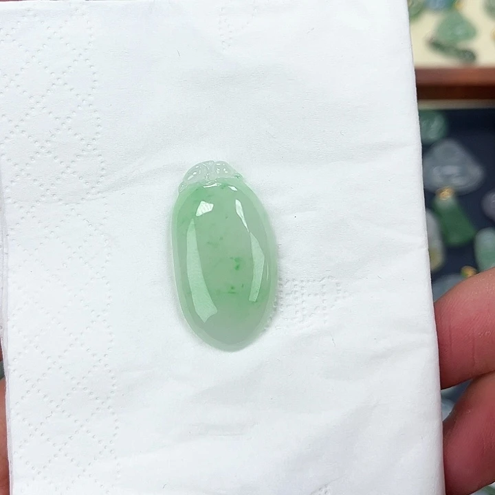 翡翠未镶嵌颈饰福瓜