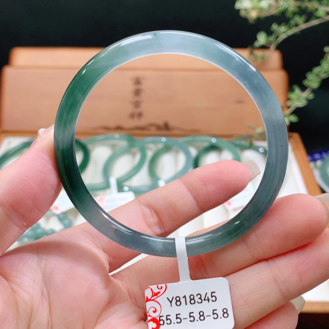 翡翠手镯未镶嵌天然