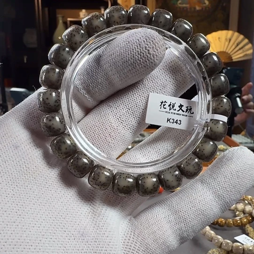 手串星月菩提10x9 糯冰黑冰侧留白针尖星 K343