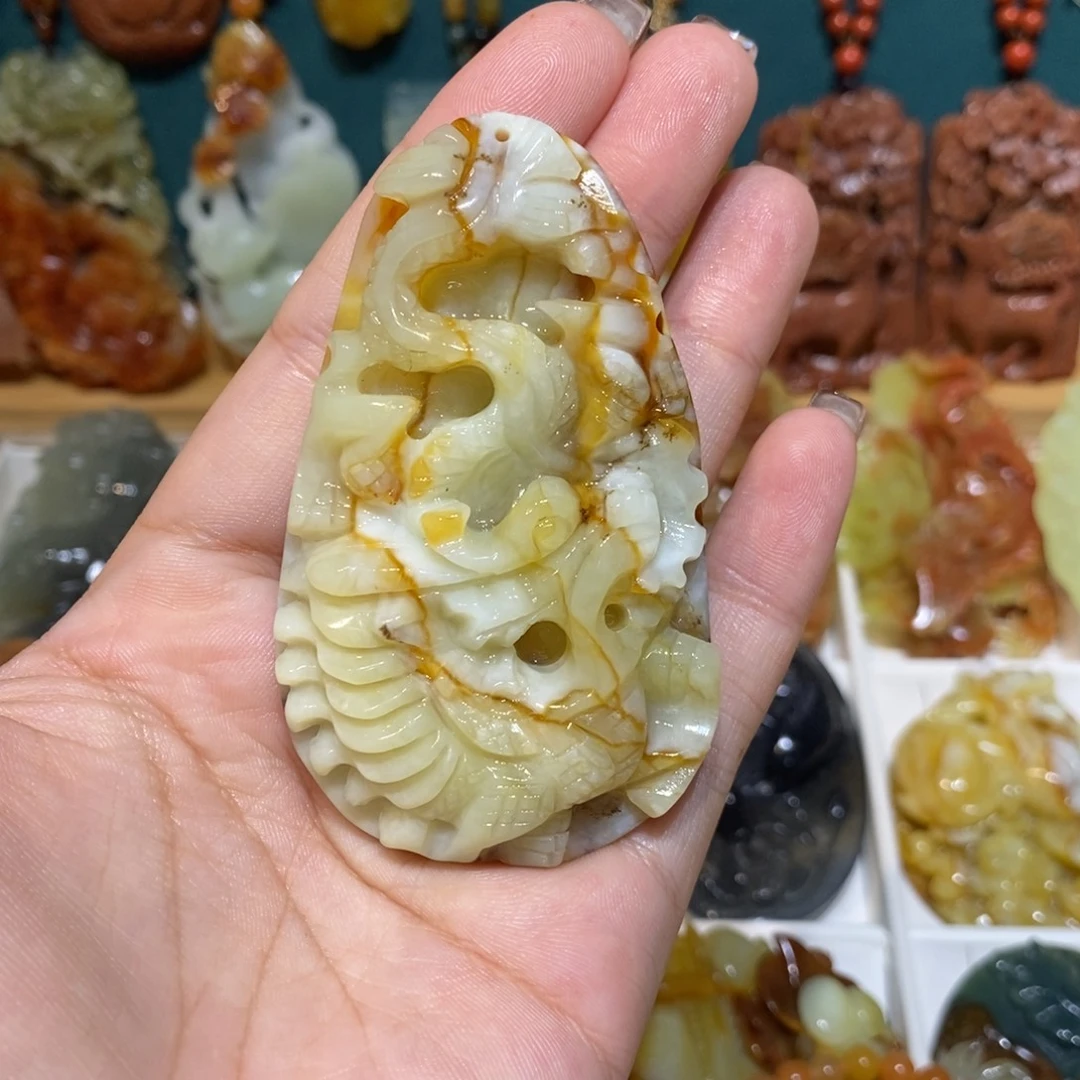 蛇纹石玉未镶嵌颈饰