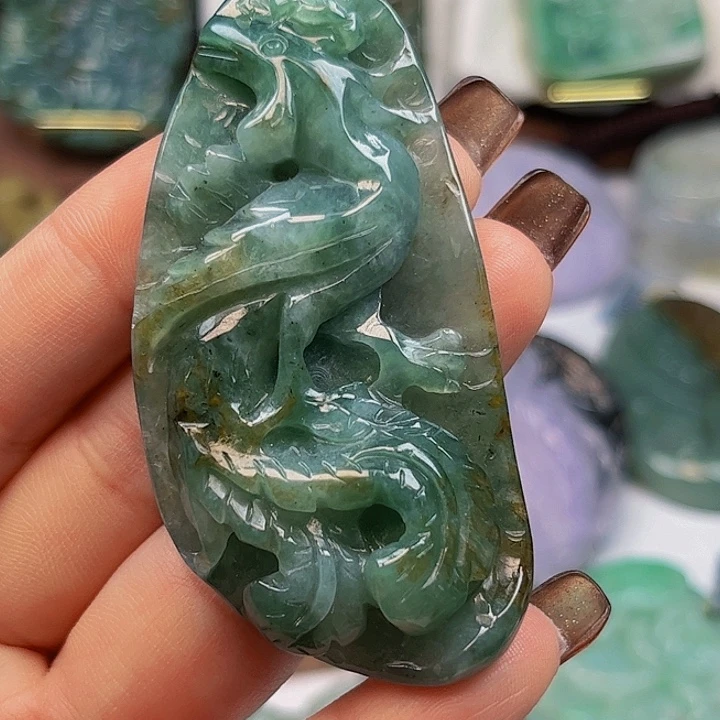 翡翠未镶嵌颈饰挂件