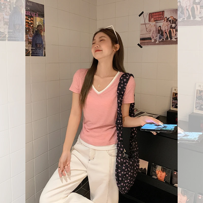 粉色纯欲V领撞色拼接短袖T恤女2025夏季设计感正肩假两件上衣