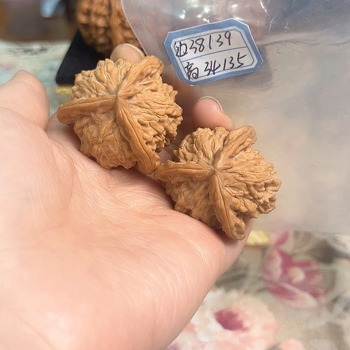 文玩核桃吊坠盘山三棱