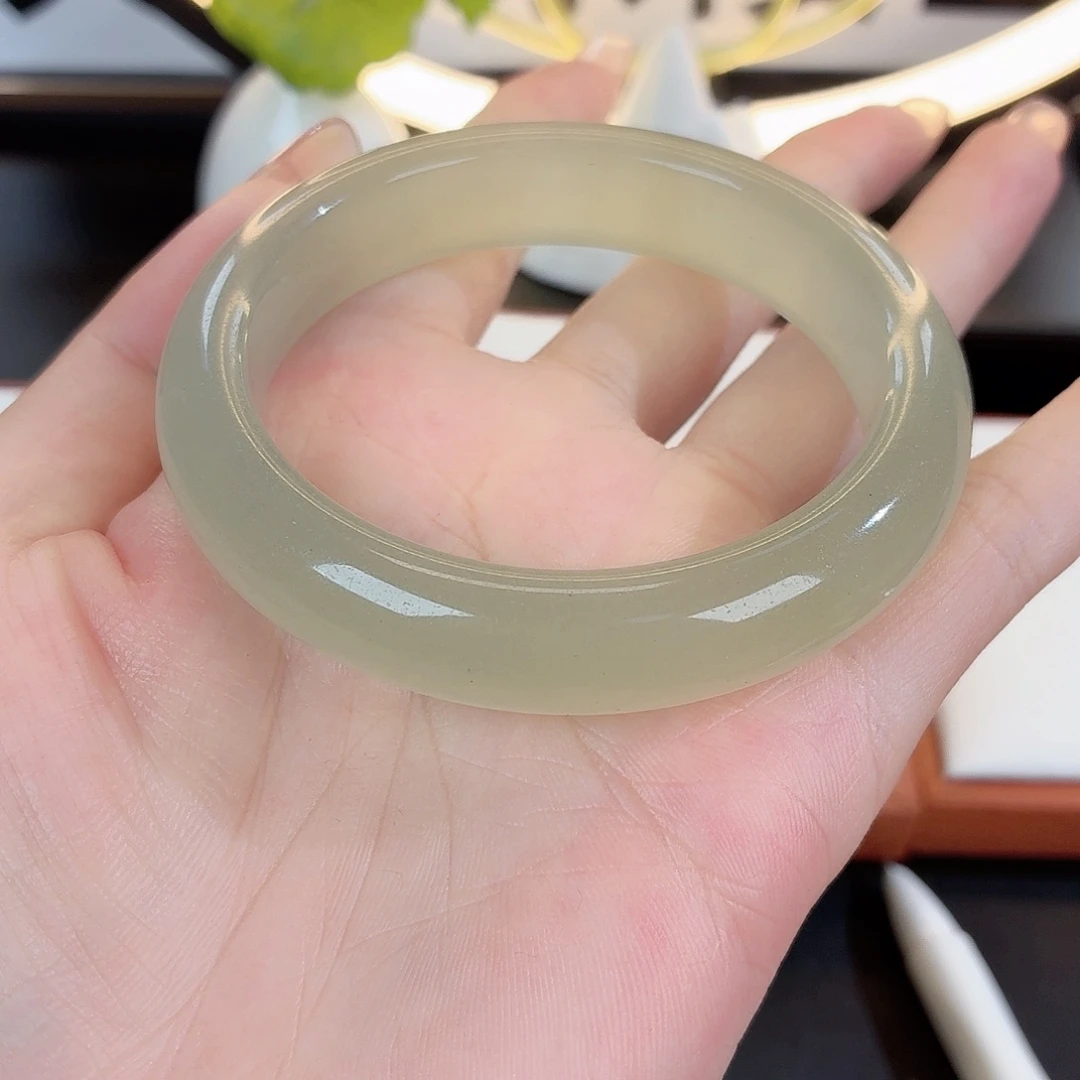 石英质玉未镶嵌手镯