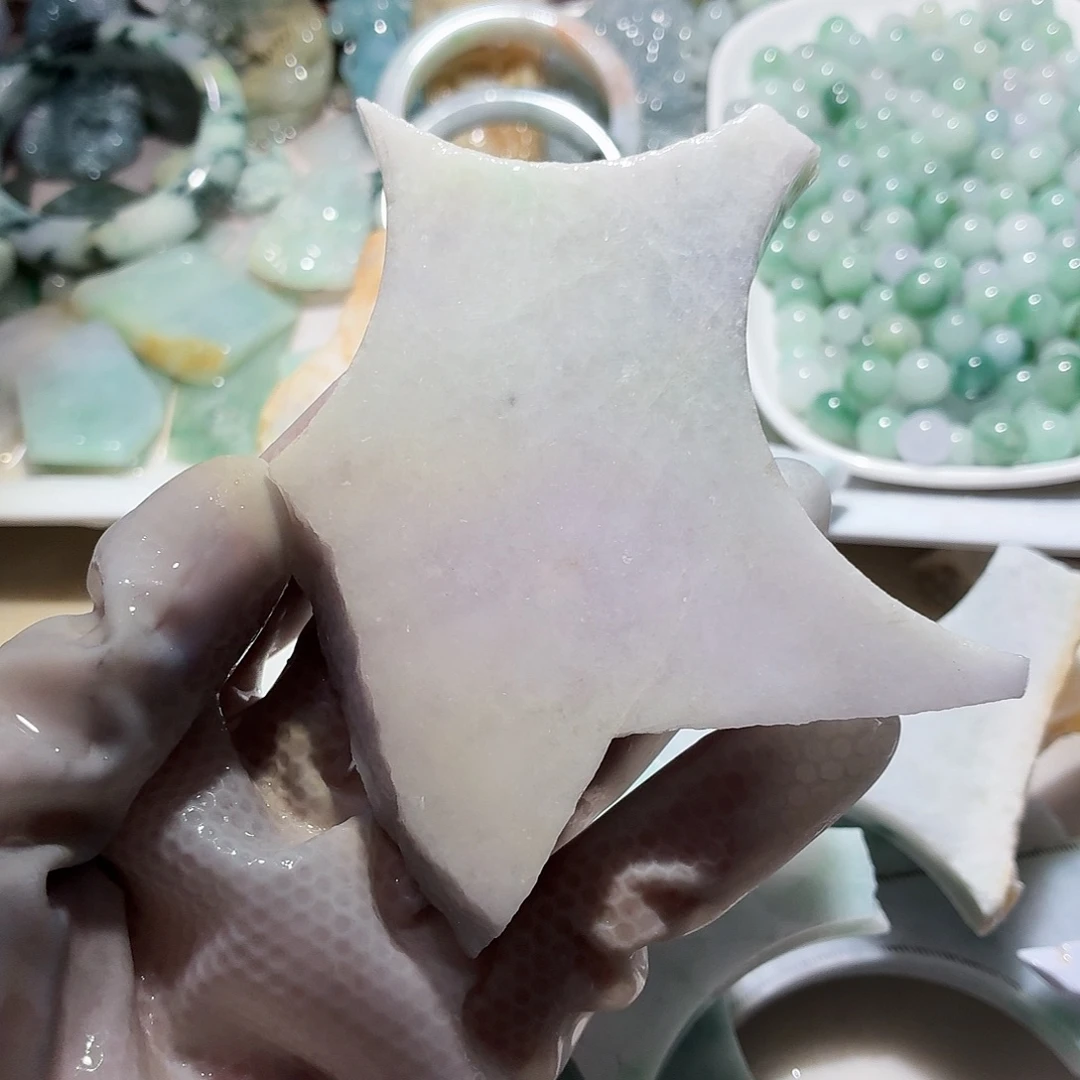 翡翠未镶嵌颈饰边角料