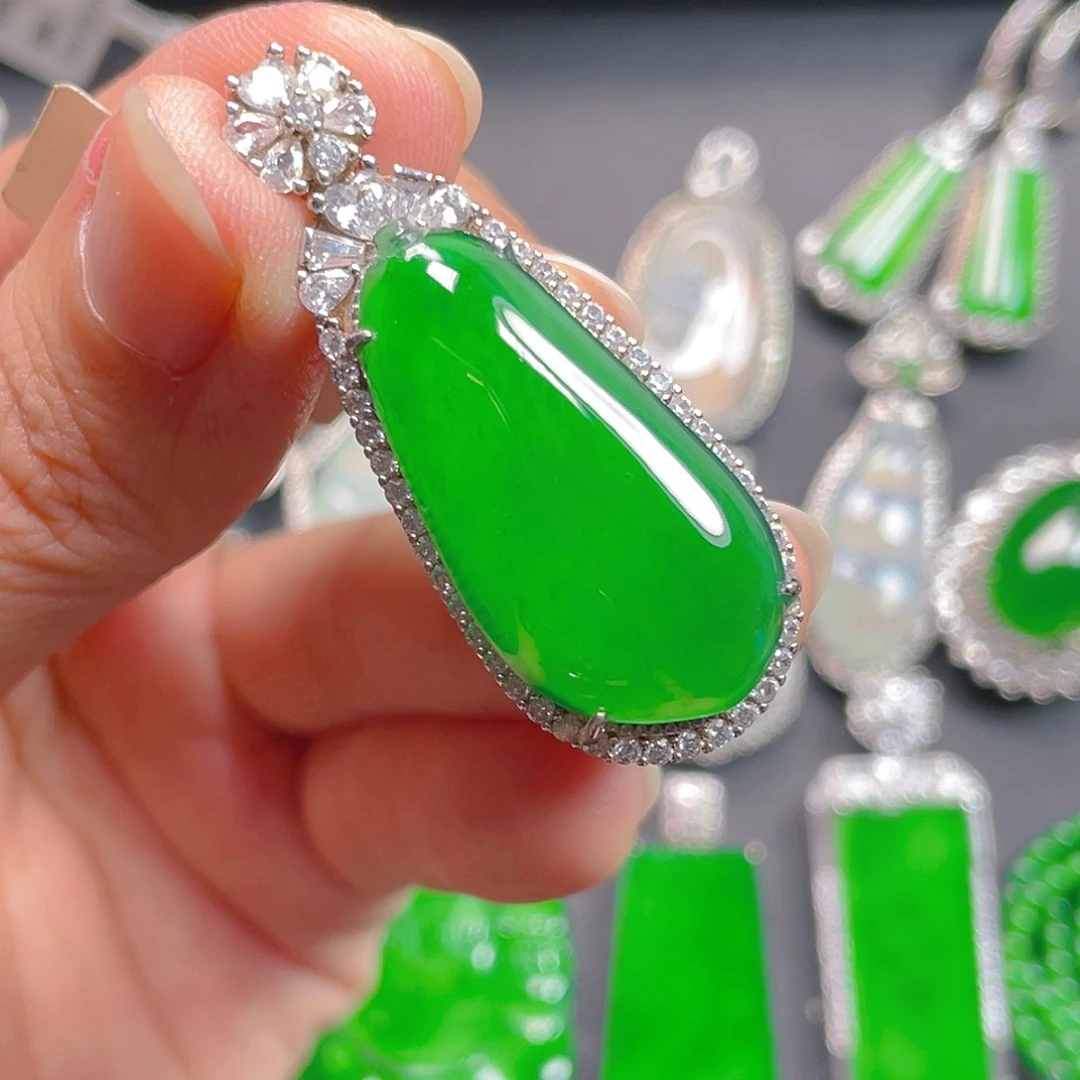 吊坠(不含链)未镶嵌翡翠