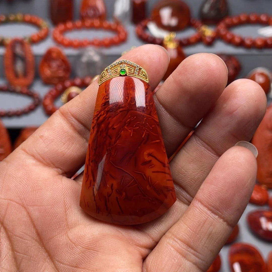 南红玛瑙18K金镶嵌珠宝奇石吊坠