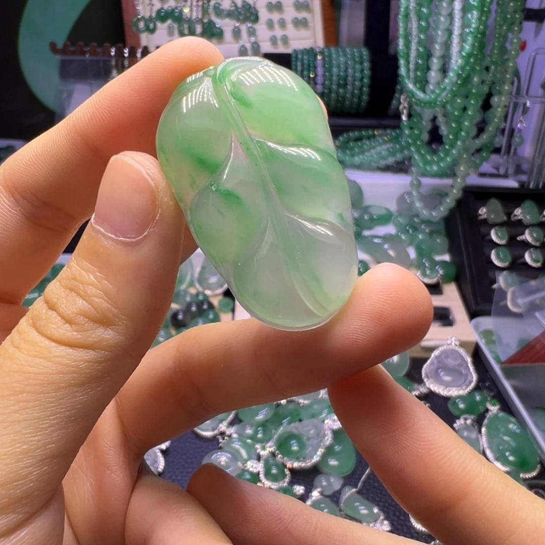 石英质玉（非洲翠）未镶嵌颈饰