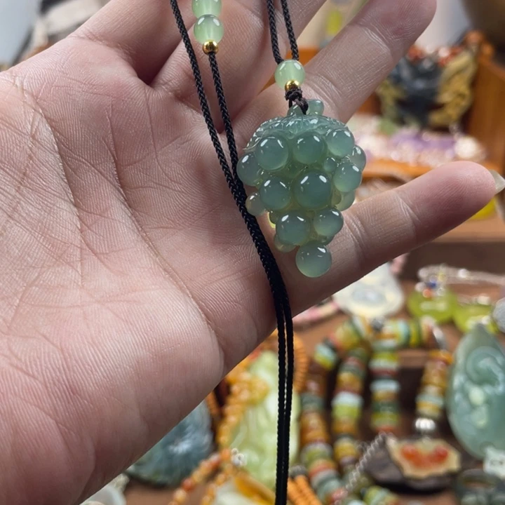 蛇纹石玉未镶嵌吊坠