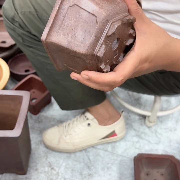紫砂花盆紫砂的颜色很漂亮