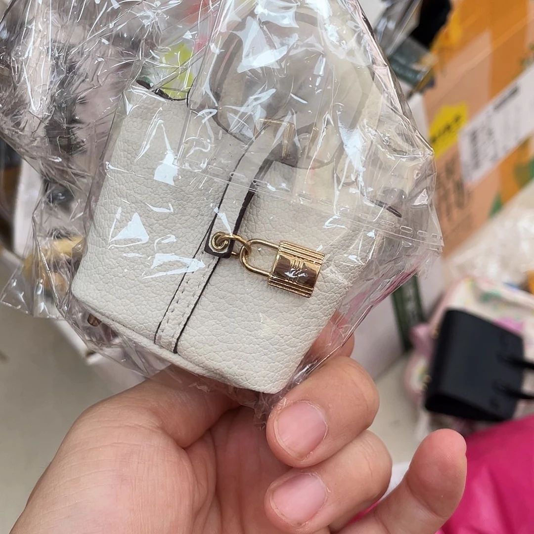 PU化妆包等各种产品的