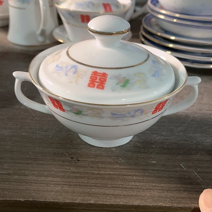 瓷片景德镇陶瓷茶叶罐。