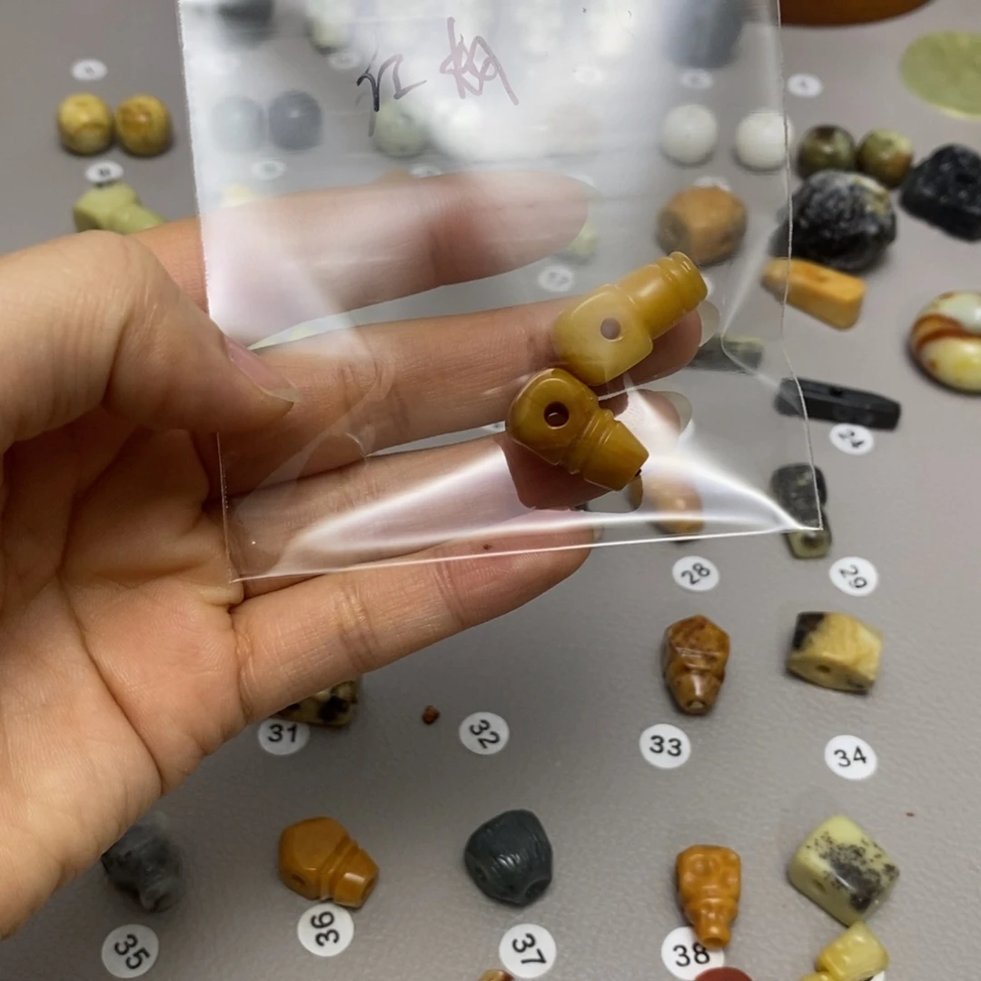 蛇纹石玉配饰合金红*