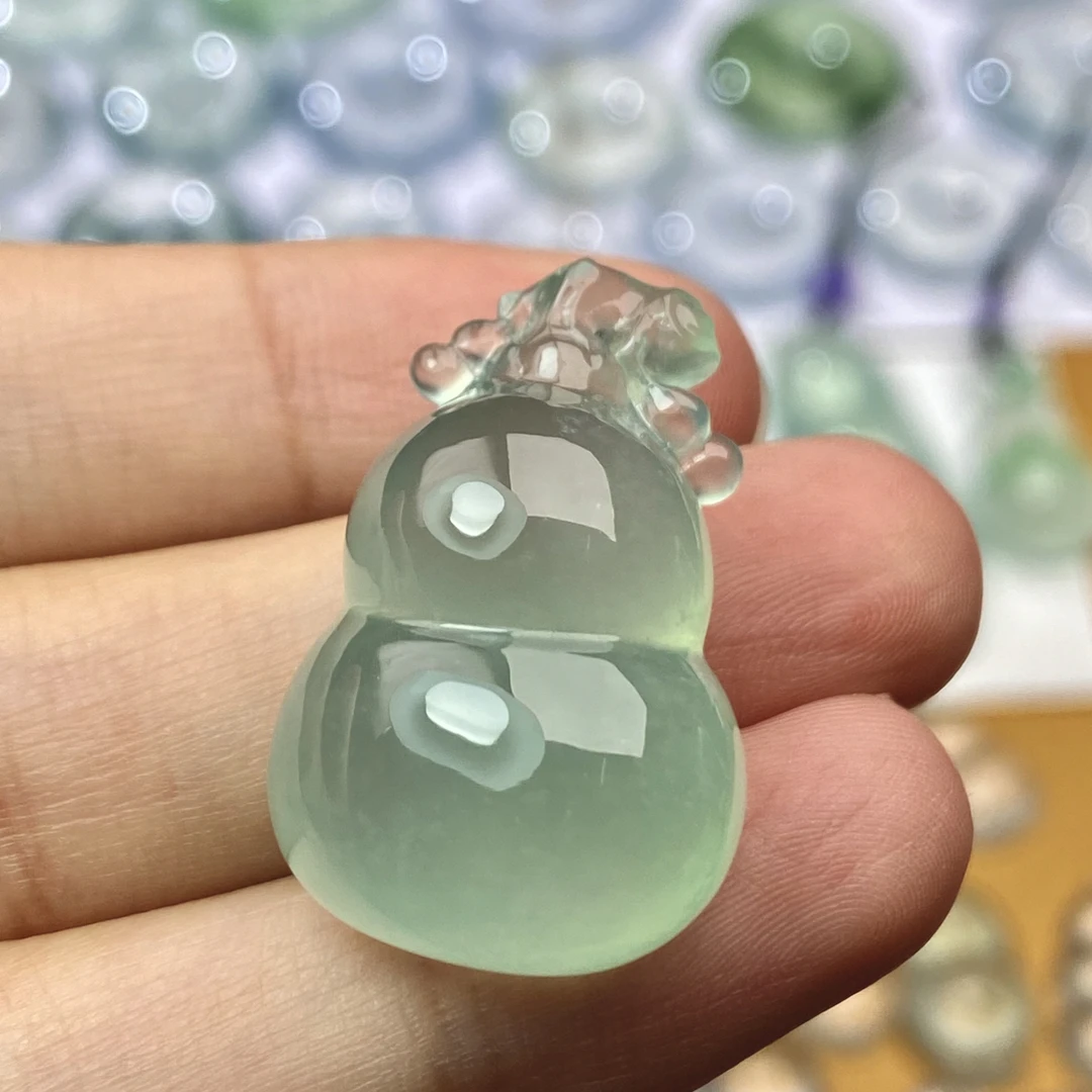 天然缅甸A货翡翠葫芦满色冰胶立体厚葫芦吊坠尺寸：29.6-18.6-11.9