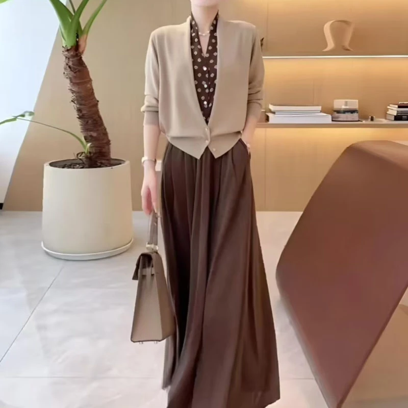 【运补】秋冬季新款气质优雅波点假两件V领毛衣减龄垂感半身裙套装