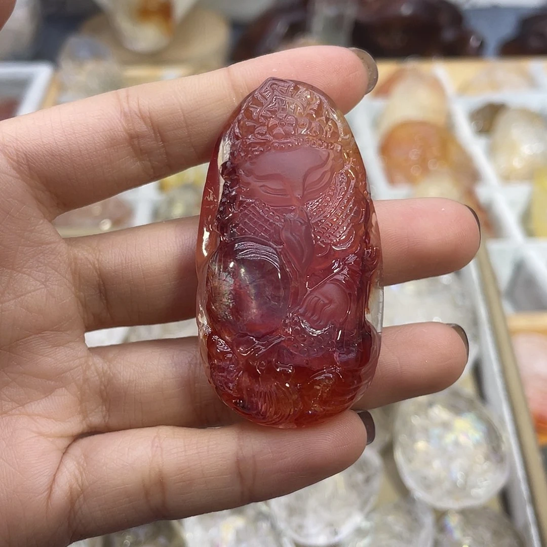 颈饰未镶嵌水晶颈饰未镶嵌的水晶