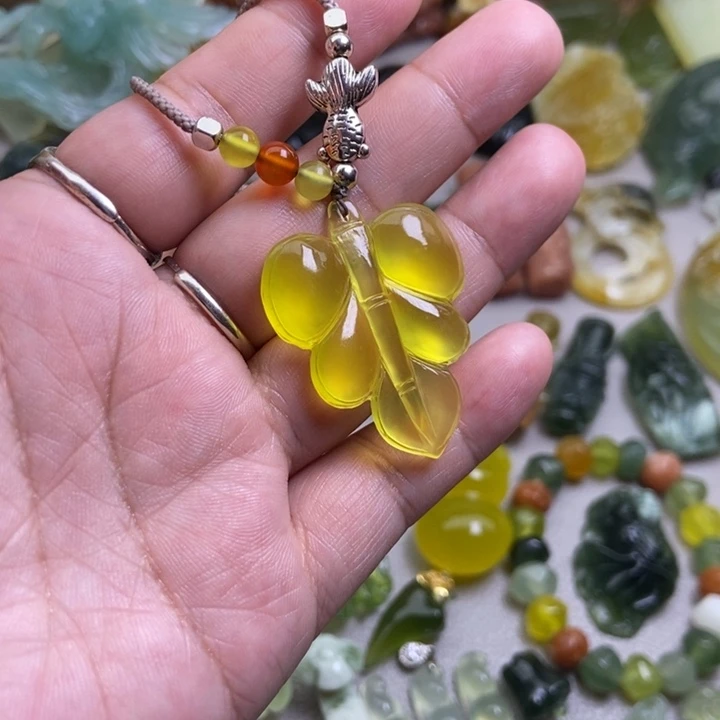 蛇纹石玉挂件未镶嵌