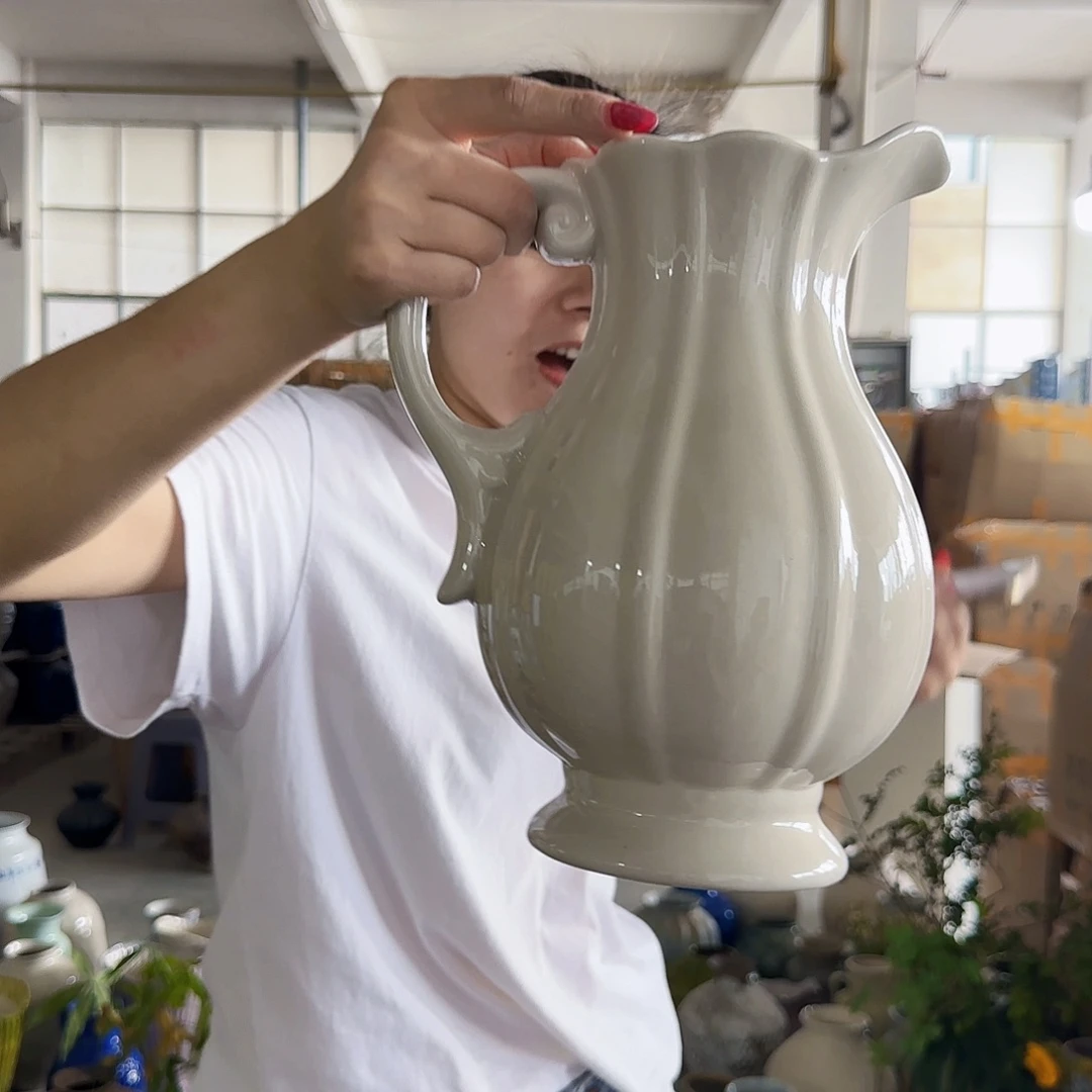 景德镇陶瓷艺术花瓶白色单耳提梁壶高27口径10公分