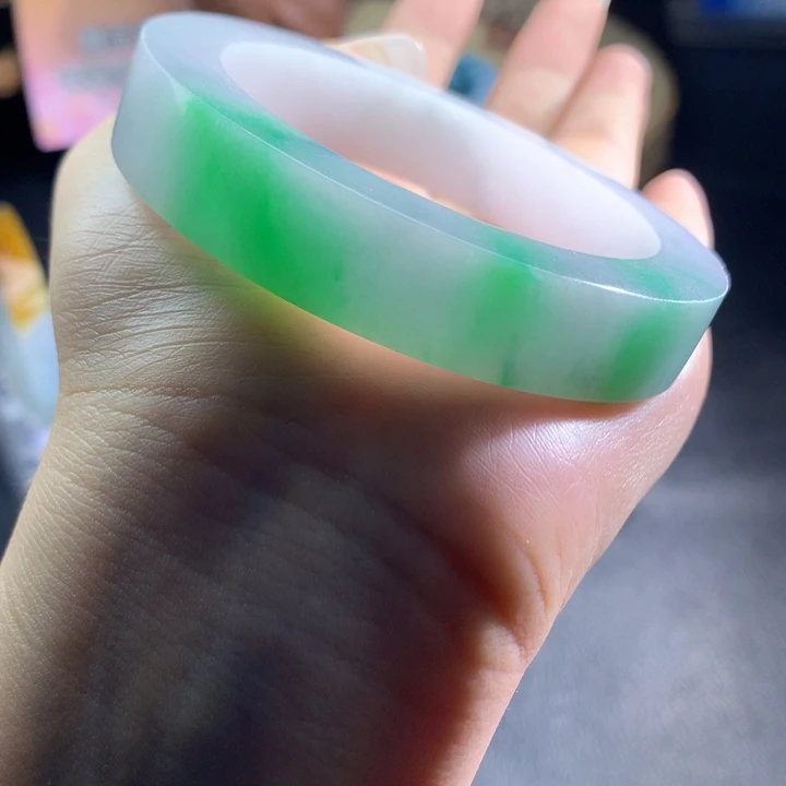 定制翡翠未镶嵌手镯