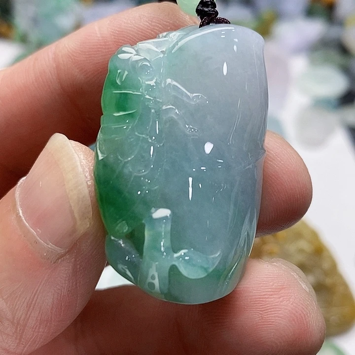 翡翠未镶嵌颈饰一呜惊人竹节