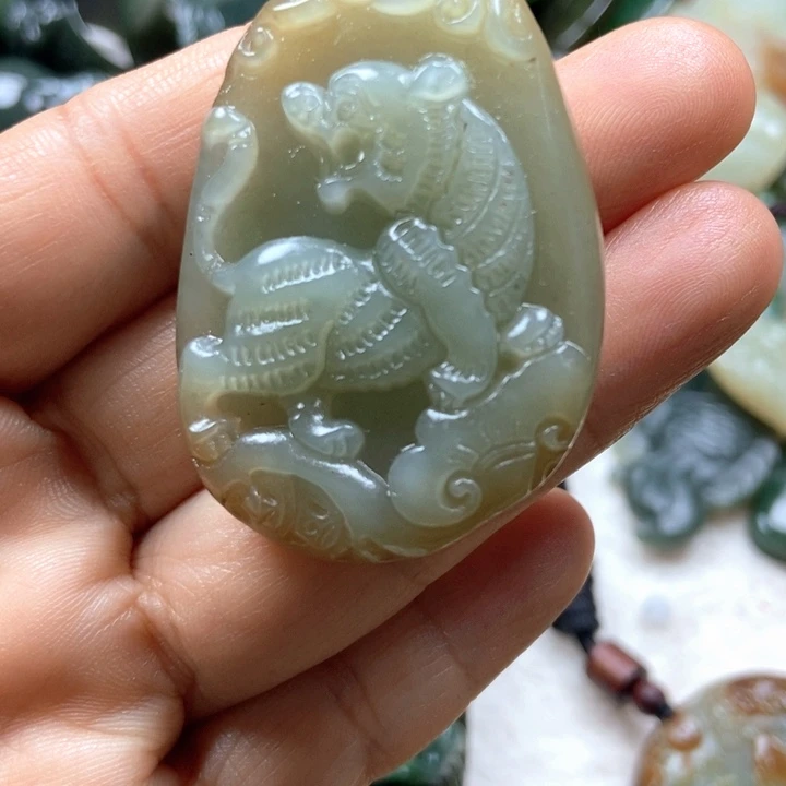 颈饰未镶嵌和田玉