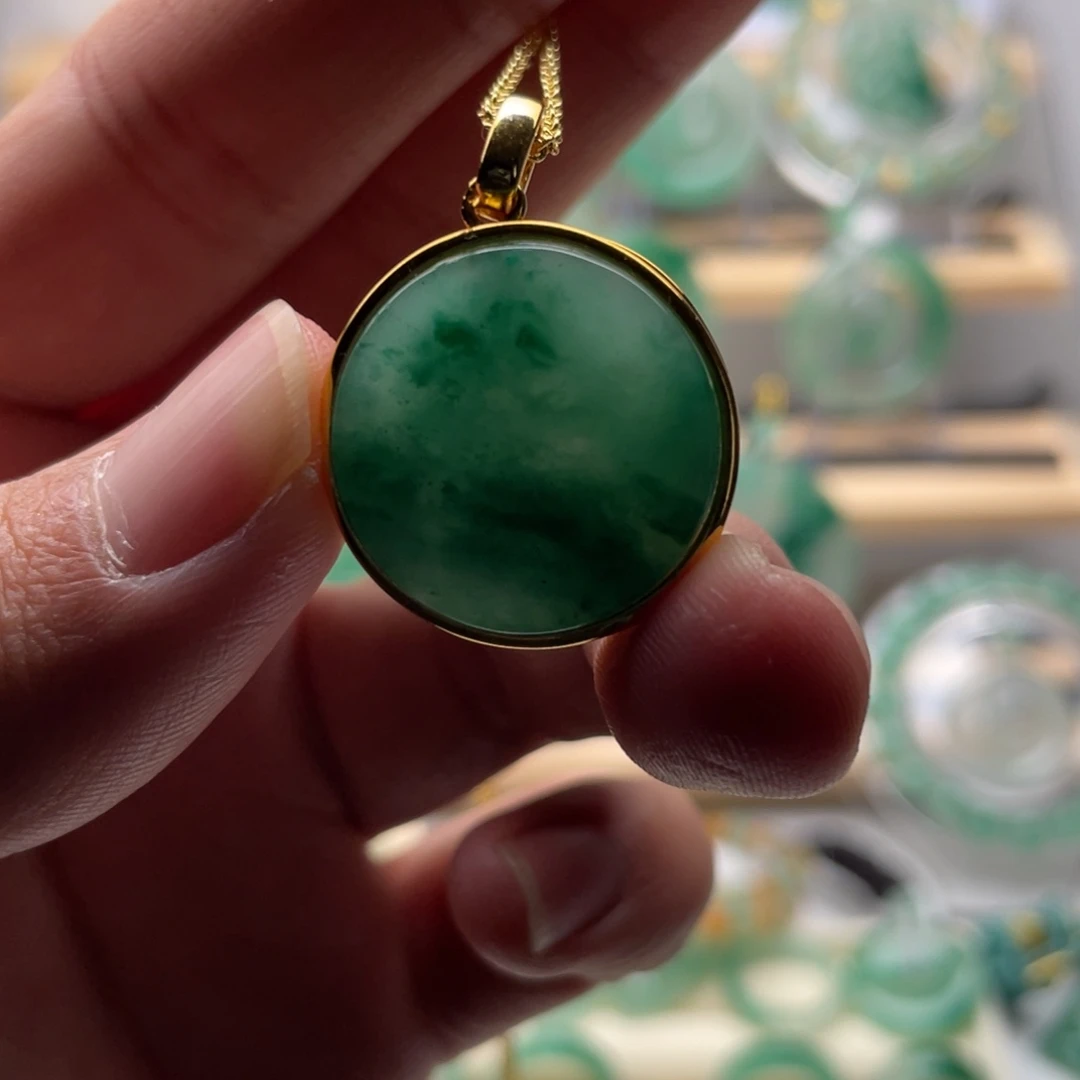 石英质玉未镶嵌颈饰