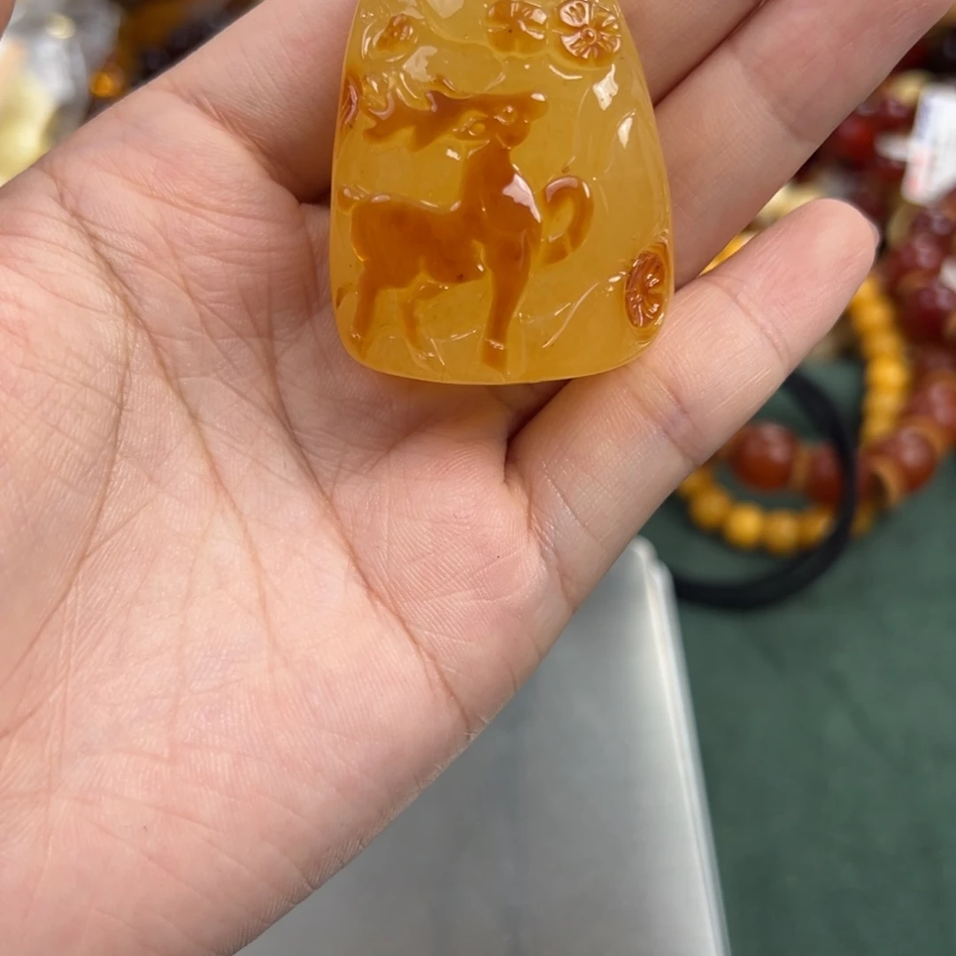 琥珀未镶嵌珠宝奇石
