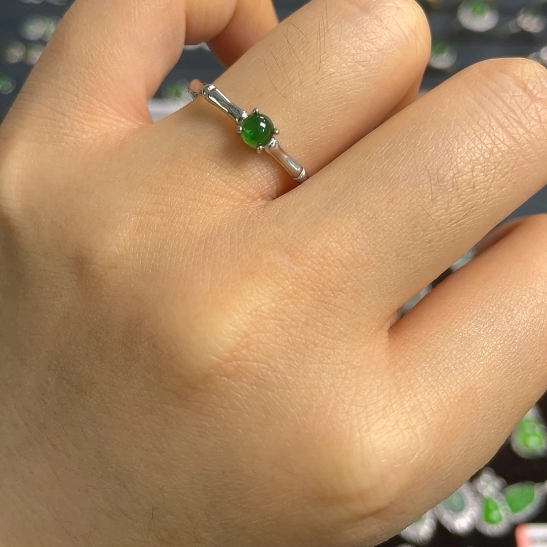 未镶嵌戒指翡翠戒指