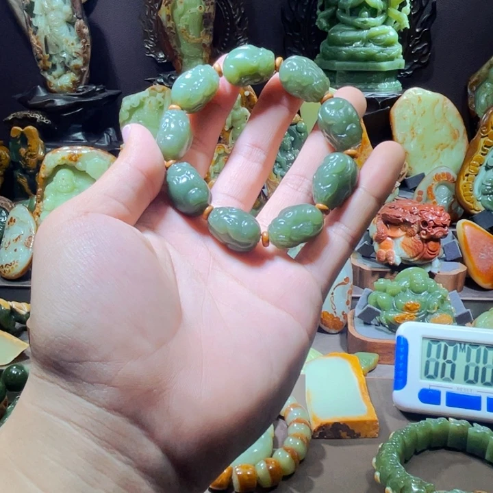 透闪石质玉未镶嵌珠宝奇石