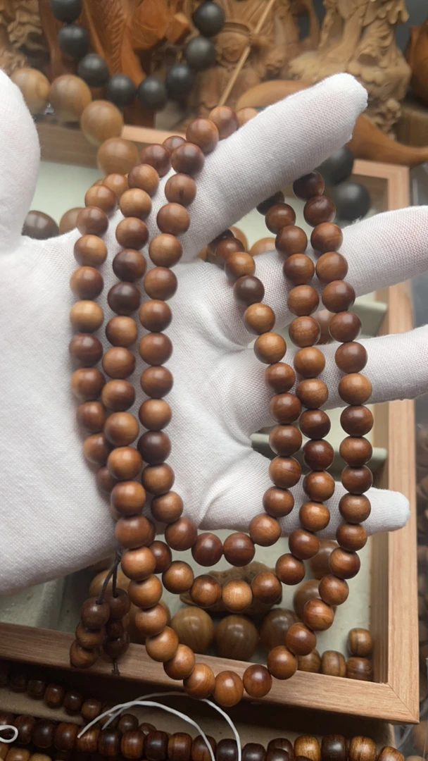 0.8老山檀香黑肉奶香瑕疵念珠