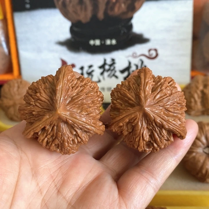 文玩核桃把件虎头奔 39 40