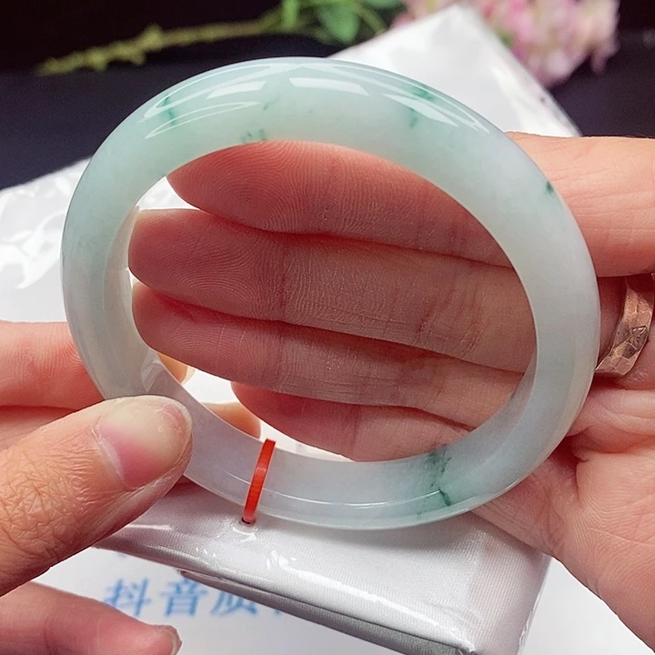 翡翠手镯未镶嵌58圈