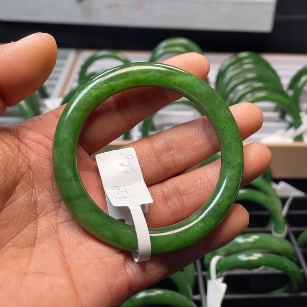 和田玉（碧玉）手镯未镶嵌美*