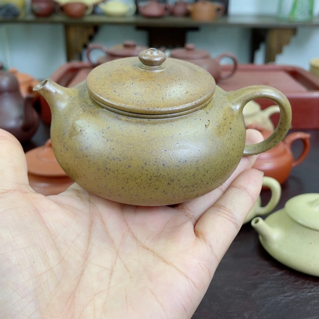 茶壶紫砂寒江。