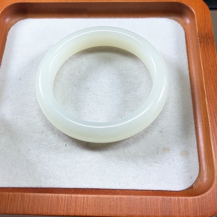未镶嵌手镯和田玉愿**见