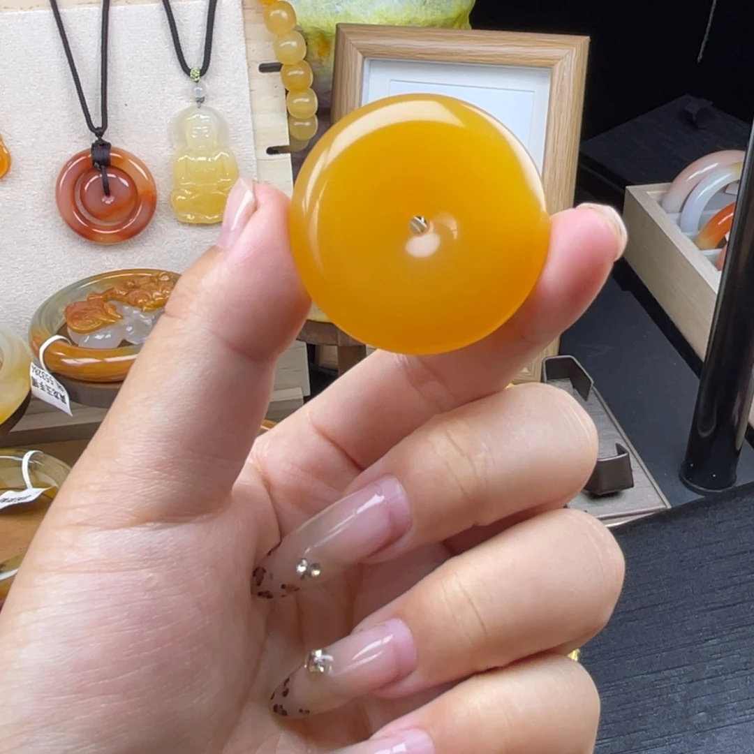 石英质玉（黄龙玉）未镶嵌颈饰缅黄平安扣
