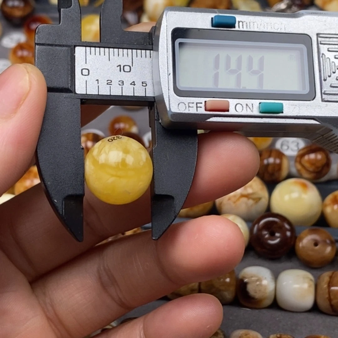 未镶嵌琥珀珠宝奇石