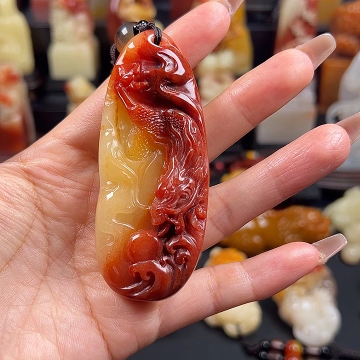 寿山石三彩老性芙蓉石