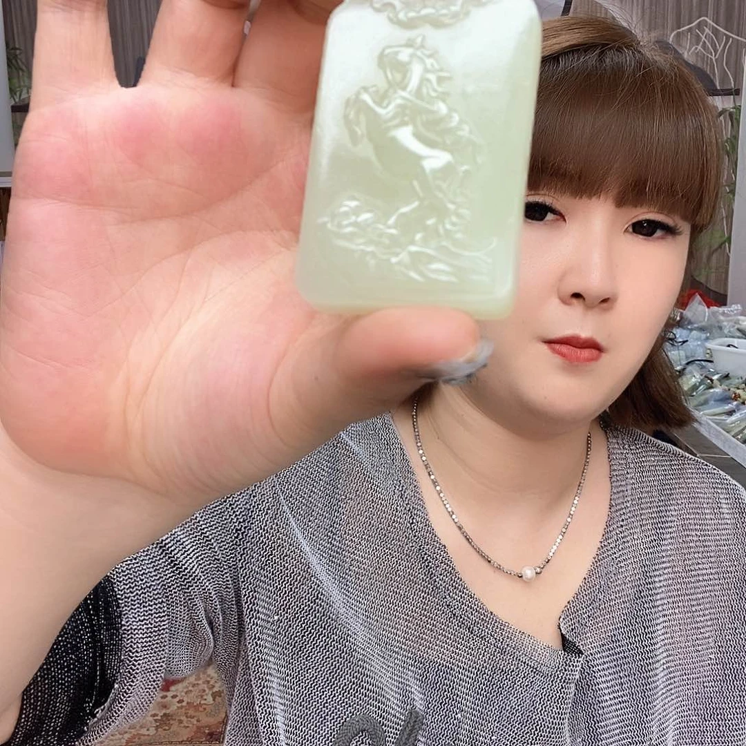 用***6和田玉未镶嵌颈饰