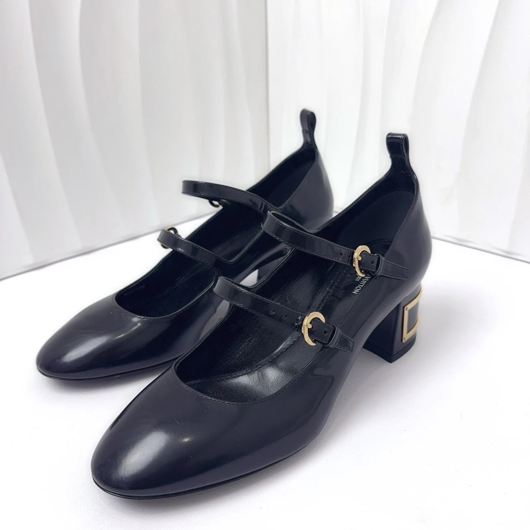 95新 LouisVuitton/路易威登 39.5码/达芙妮粗跟玛丽珍凉鞋